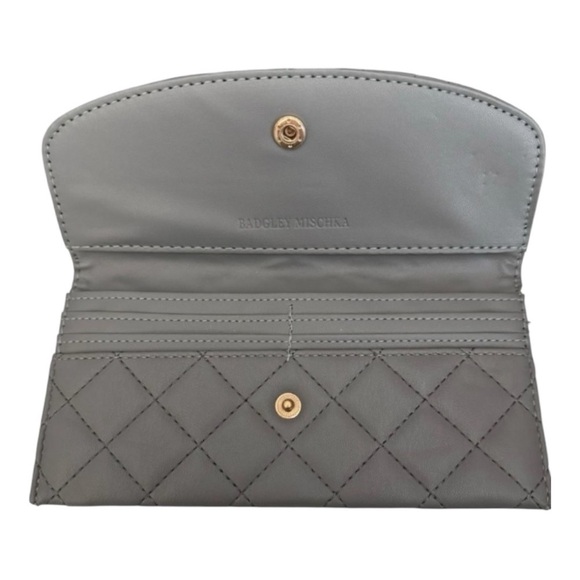 NWT-BADGLEY MISCHKA-GRAY QUILTED CARD HOLDER - Picture 3 of 6